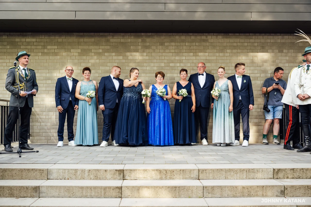 Ankunft des Throns an der Schützenhalle