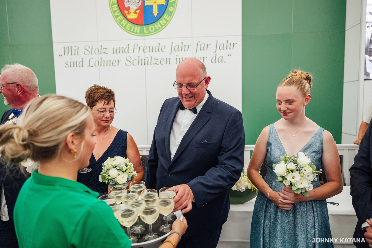 Einmarsch und Proklamation im Festzelt