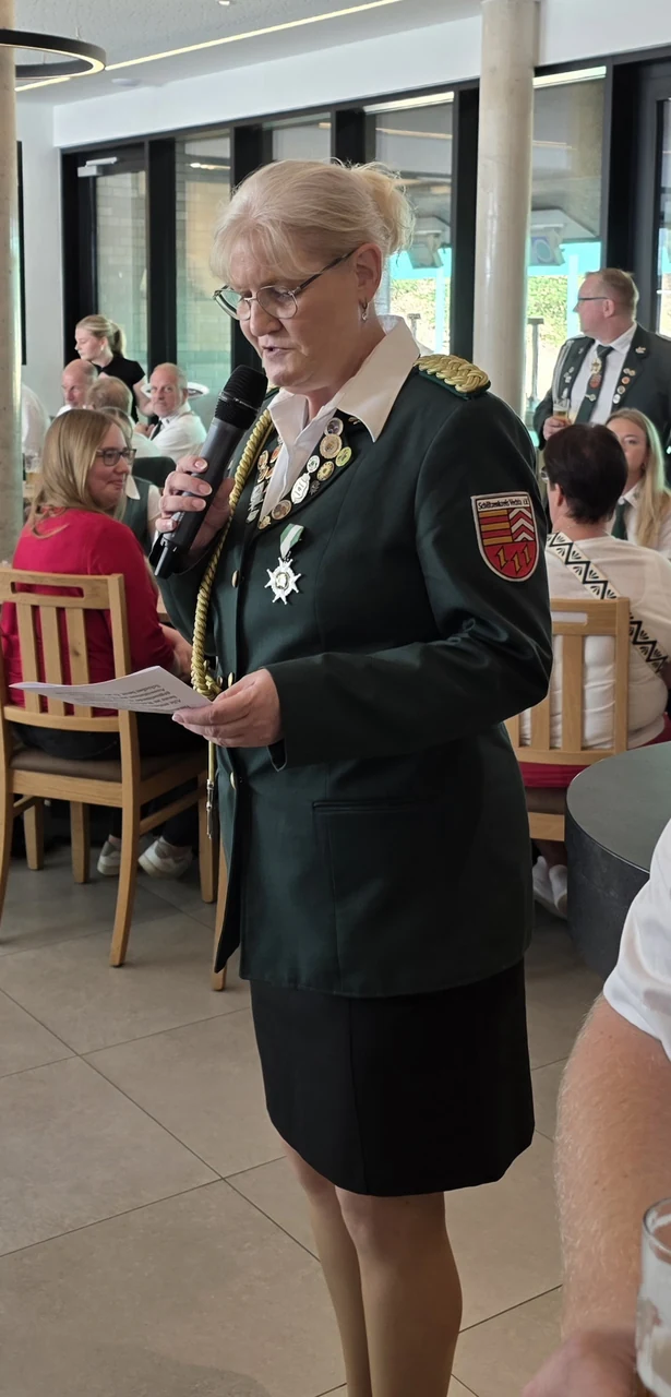 Die Präsidentin des Schützenkreises Vechta begrüßt die Gäste